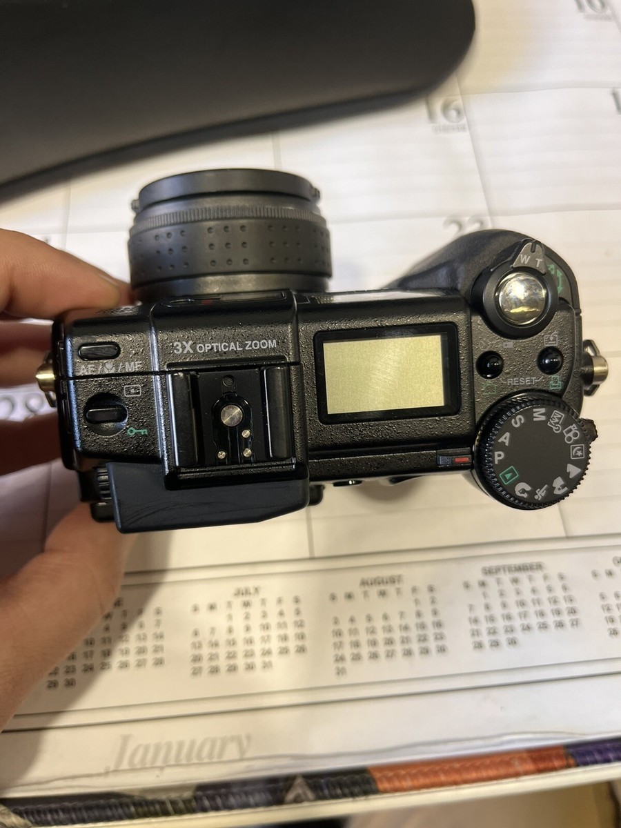 Olympus CAMEDIA C-5050 Zoom 5.0MP Digital Camera - Black for