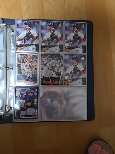 3 RING BINDER WITH BASEBALL CARDS: Mattingly. Abbott, Boggs, Gallego, Etc - Picture 22 of 24
