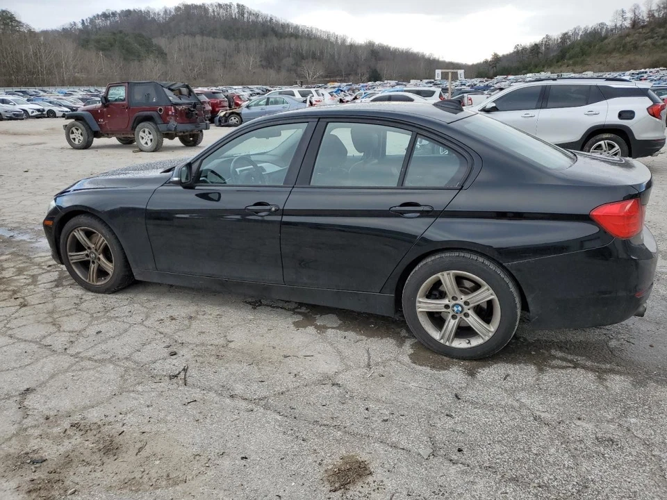Espejo retrovisor interior delantero central usado se adapta a: BMW 328I 2013 con puerta de garaje op Foto 2 de 4