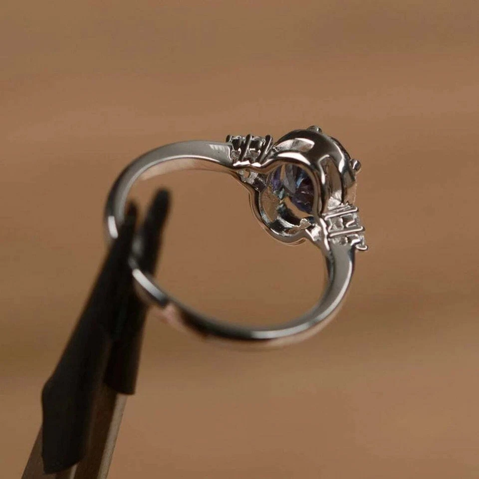 Anillo de compromiso de alejandrita de corte ovalado de 3,25 quilates de oro blanco macizo de 14 k Foto 2 de 4