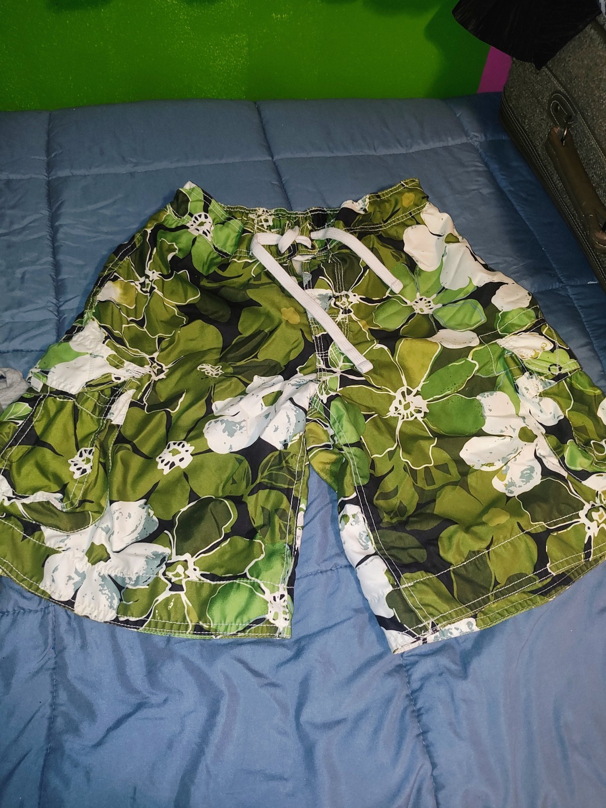 Men's Green Floral Board Shorts Swimwear S (28/30) Drawstring Pockets Lined