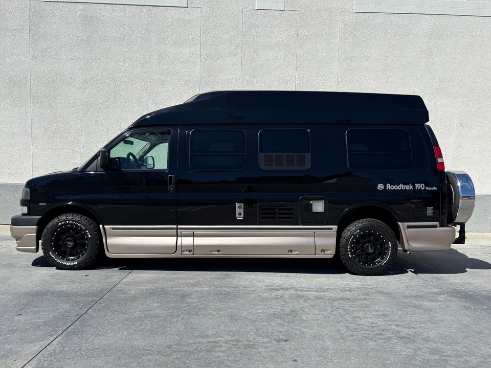 2008 Roadtrek 190 Versatile Low Mileage - Image 2 of 4