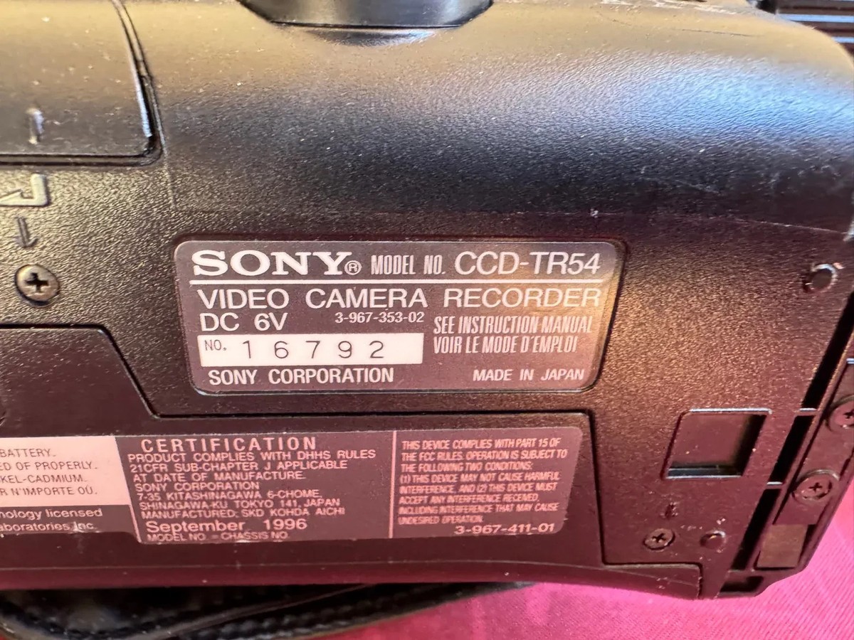 Sony CCD TR54 8mm Video8 Camcorder Video Cassette Player Orig Box