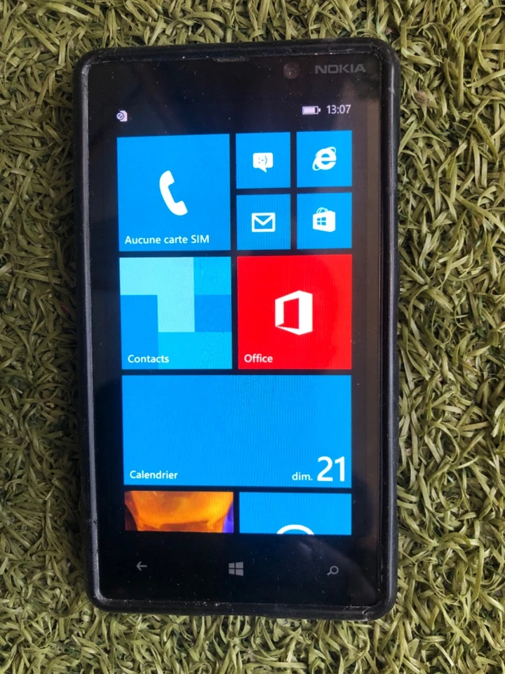 Nokia Lumia 820 8Go Noir -très bon etat - Photo 1/3
