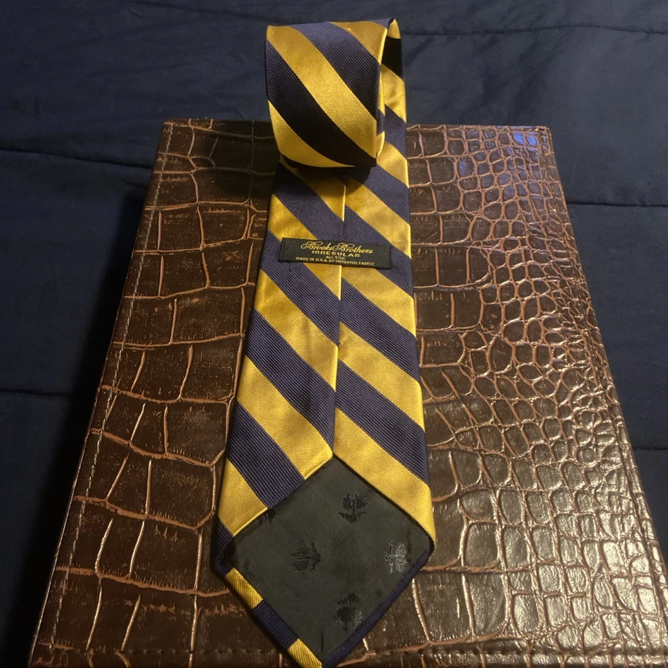 Corbata de seda Brooks Brothers Classic BB#4 Rep dorada/azul marino a rayas diagonales Foto 4 de 4