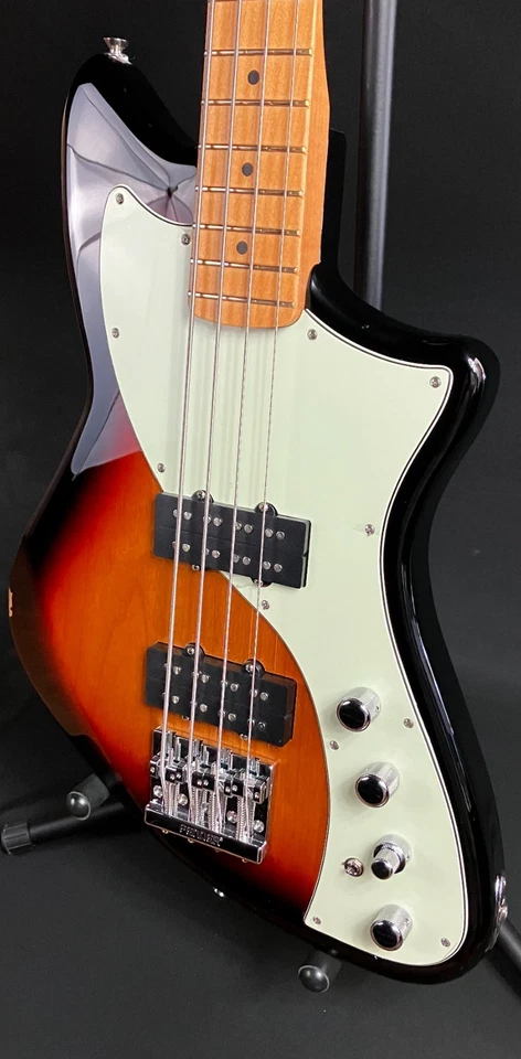 Bajo Fender Player Plus Active Meteora de 4 cuerdas 3 tonos Sunburst 618 Foto 4 de 4