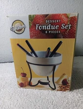 New In Open Box NIB Wilton Dessert Fondue Set 8 piece set!