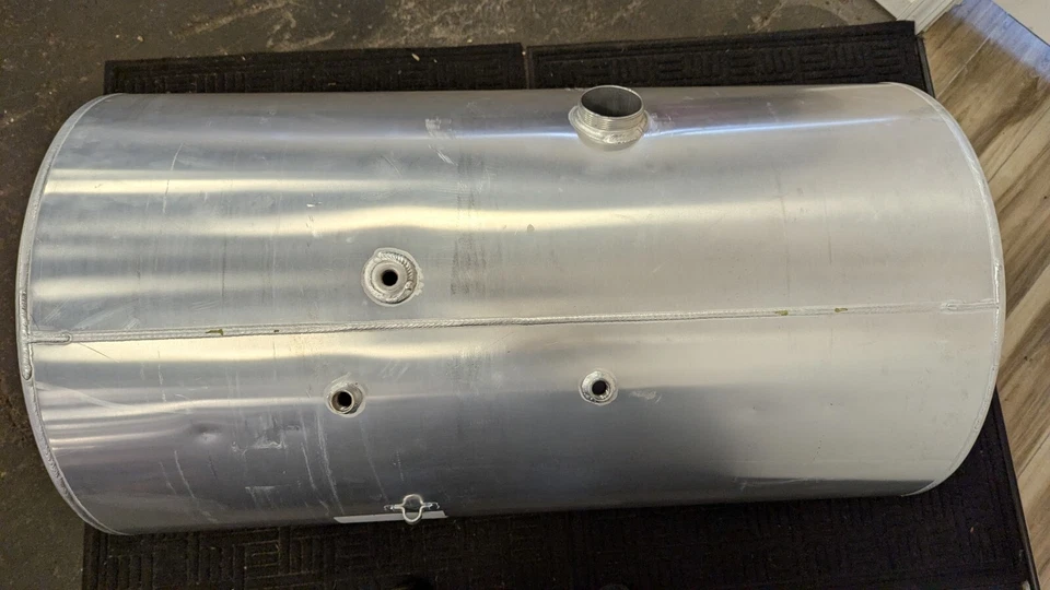 Tanque de combustible diésel International 4184214C2 26 X 47 pulgadas 100 gal. Mano derecha LT625 Foto 3 de 4
