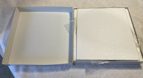 LYNN LUPETTI FANTASY FESTIVAL COLLECTOR PLATE - MAGIC PEOPLE - Brand New in Box - Picture 4 of 5