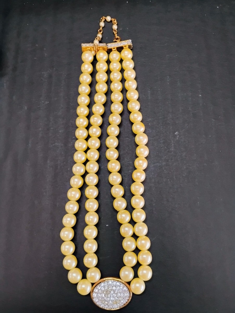 Avon President's 2005 Recognition Pearlesque Necklace and Earring