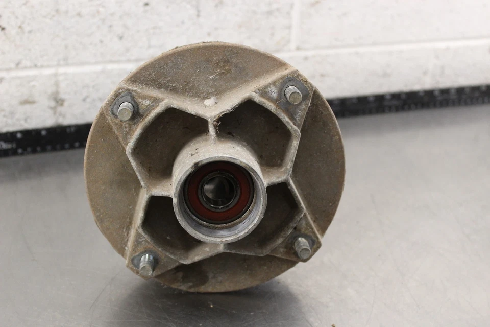 1997 Polaris Xpress 400L 2x4 FRONT WHEEL RIGHT HUB O909 - Image 4 of 4