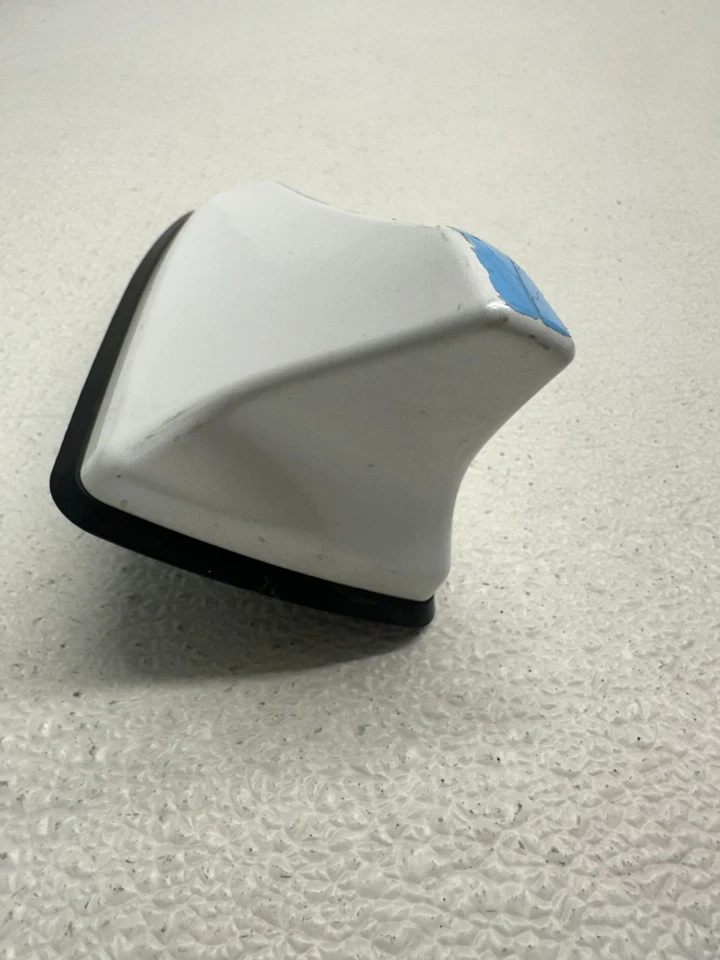 2016 2018 HYUNDAI ELANTRA ANTENNA SHARK FINROOF WHITE OEM 96210-F3130WW8 OEM - Image 4 of 4