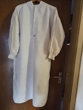 Antikes Nachthemd aus Bauernleinen Monogramm RW , weiße Glasknöpfe, Länge 114cm