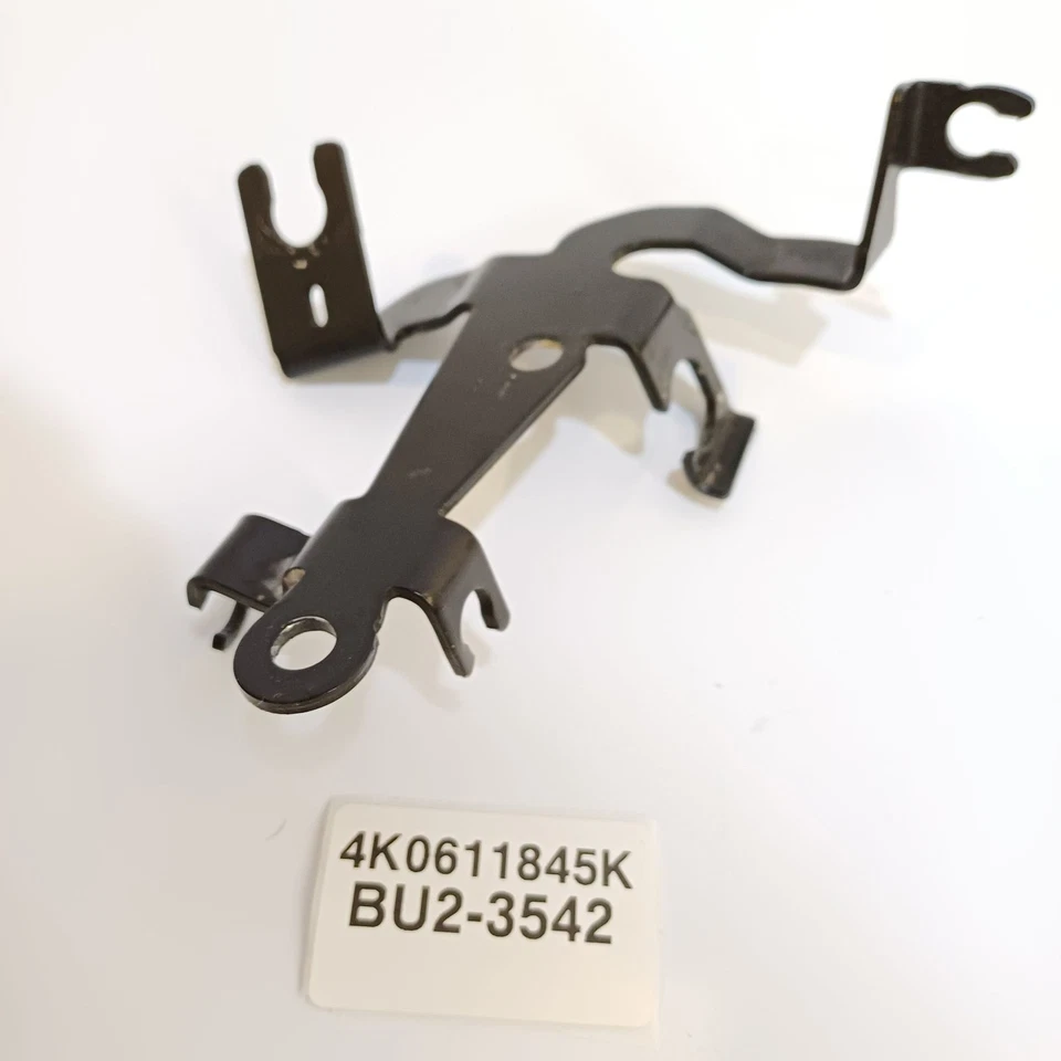 Soporte de línea hidráulica de freno trasero inferior Audi A7 2019-2025 4K0611845K Foto 4 de 4