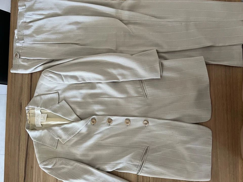 Vintage Escada Margaretha Ley Ladies Two Piece Suit! Gorgeous Wool And Silk Comb - image 2 of 4