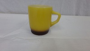 VINTAGE FIRE KING YELLOW/BROWN RIBBED BOTTOM COFFEE CUP / MUG ANCHOR HOCKING