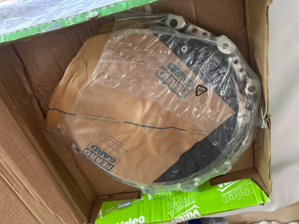 New 3 Piece Clutch Valeo 826675 fits Volvo C30,C70,S40,S80,V40,V50,V70,S40,BNIB - Image 2 of 4