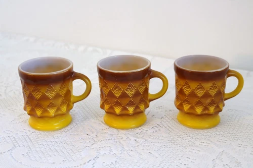 ANCHOR HOCKING FIRE-KING KIMBERLY STACKABLE Yellow Brown Coffee Mugs Set of 3