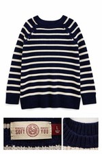   Knit sweater 	  Crewneck 	  Casual / Everyday