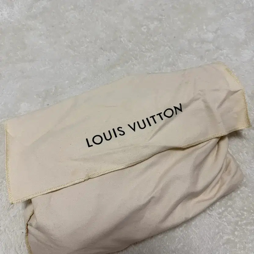 Louis Vuitton x Supreme Epi Bumbag - Authentic, Pre-Owned thumbnail 7