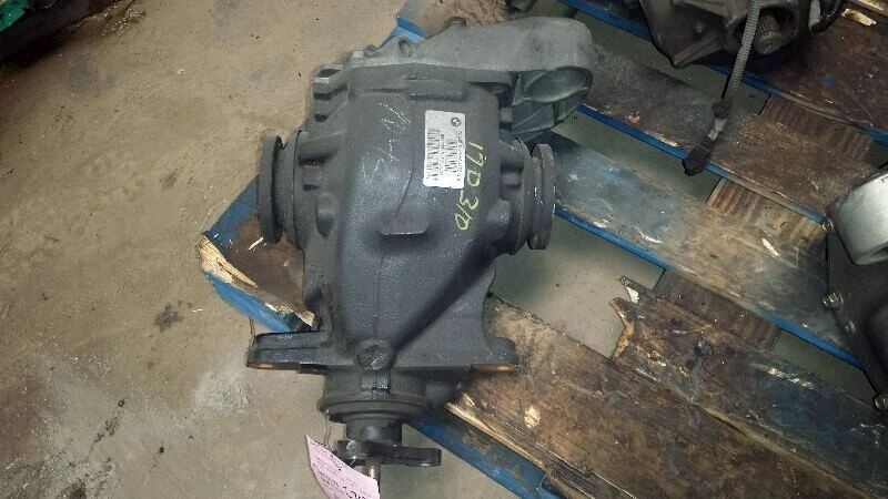 2006 BMW 330i Rear Axle Differential Carrier Automatic Transmission - Imagem 2 de 4