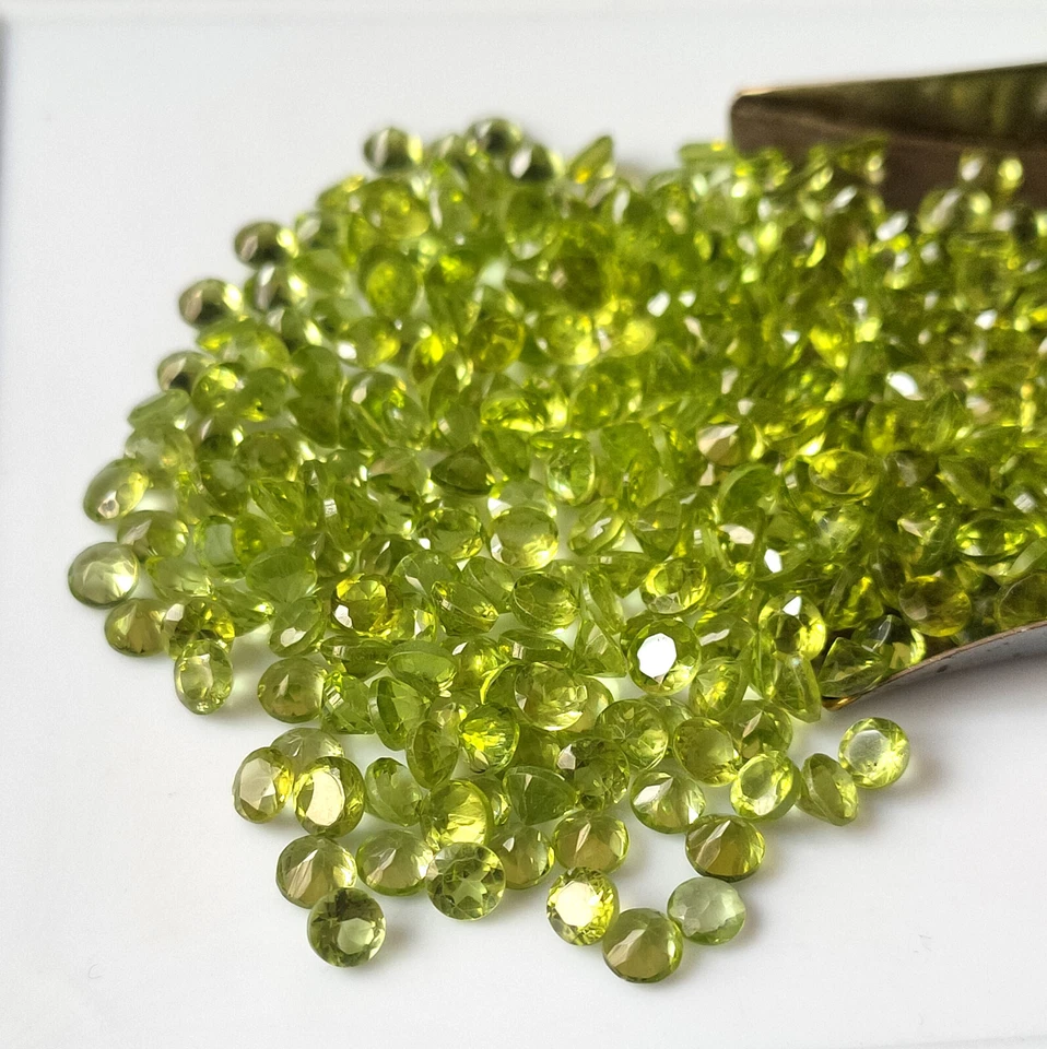 Natural Peridot 4X4 mm Round Shape Faceted Untreated Wholesale Loose Gemstone - Image 2 of 4