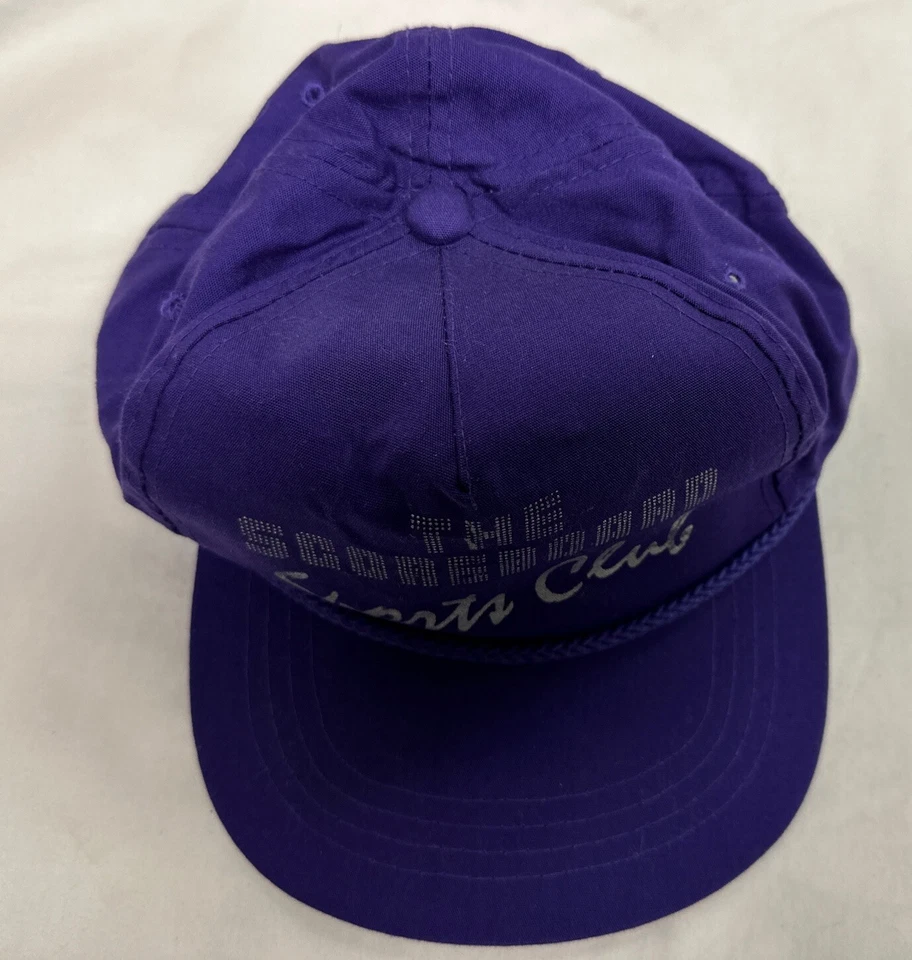 Sombrero púrpura vintage años 80 90 Yupoong The Scoreboard Sports Club SnapBack Foto 3 de 4