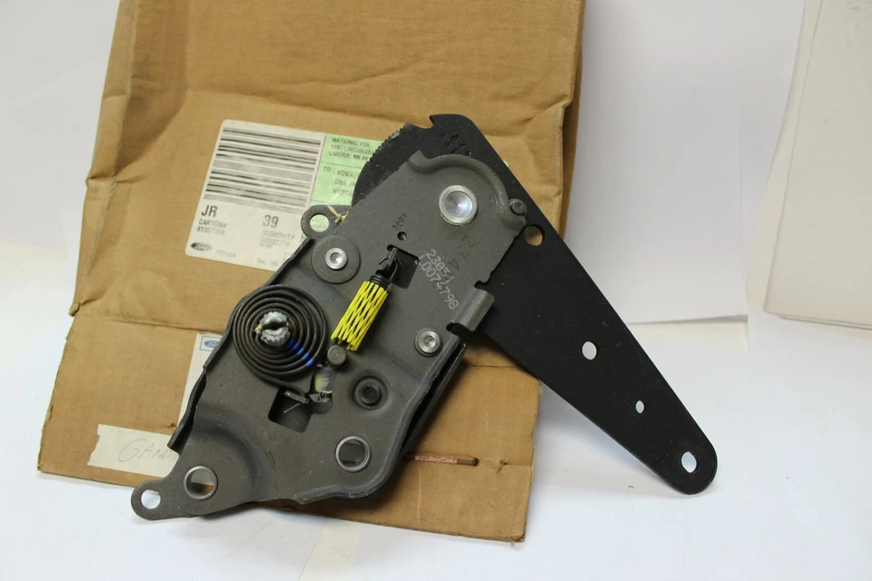 Conjunto de pestillo de asiento trasero derecho OEM 2C5Z-7861382-CA 2003-05 Lincoln Aviator (SVM50) Foto 2 de 2