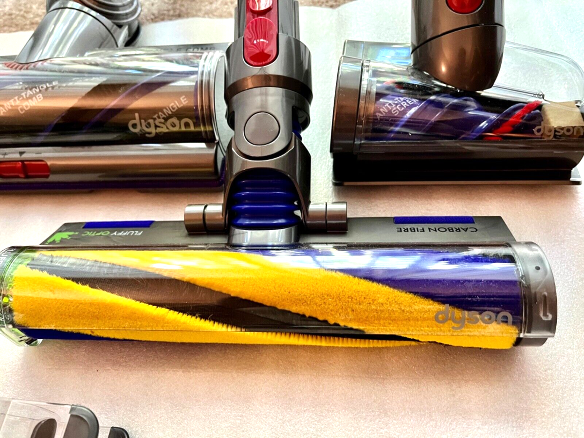 Dyson V15 Detect Cordless Vacuum NEW w/ 2-YEAR WARRANTY Dyson V15 Detect Cordless Vacuum NEW w/ 2-YEAR WARRANTY