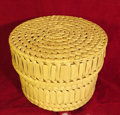 Vintage 70's Medium Round Woven Tan Flat Reed Storage Basket w/Lid Boho Style