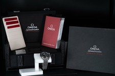 OMEGA Speedmaster Moonwatch Professional 310.30.42.50.01.002 Sandwich 2025 9