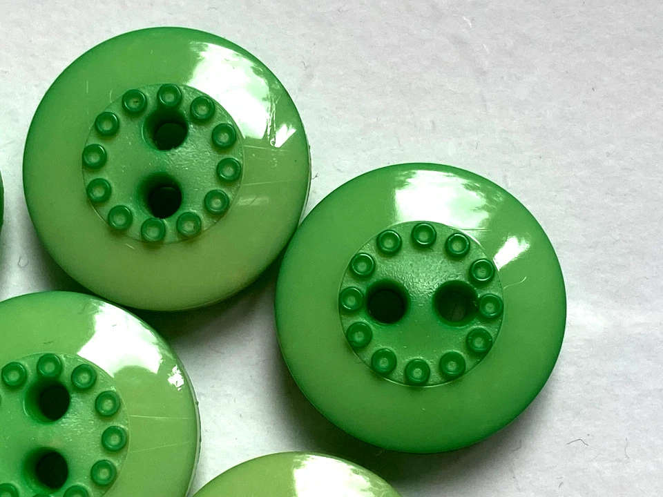 Lot de 8 boutons vintage 16 mm - Plastique vert cru - Photo 2/4
