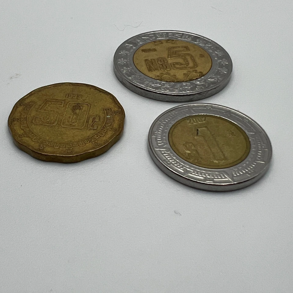 Lote de tres monedas mexicanas vintage de 50 centavos de 1 peso y 5 pesos 1993 1994 2002 Foto 3 de 4