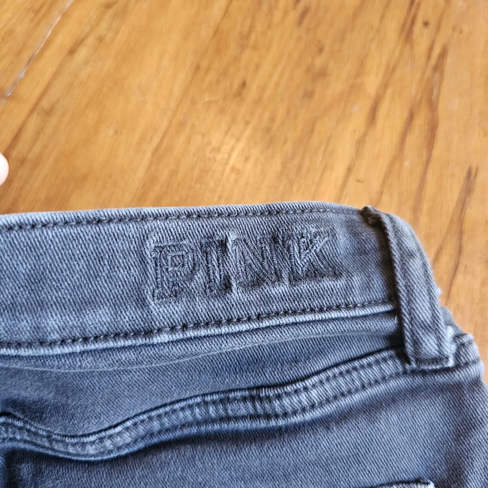 Pantalones Cortos de Denim Victoria’s Secret ROSA Lavado Negro Corte, Talla 2, Festival de Playa Foto 4 de 4