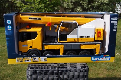 BRUDER  03571  Scania Super 560R Liebherr Kran-LKW mit L&S Modul, NEU & OVP