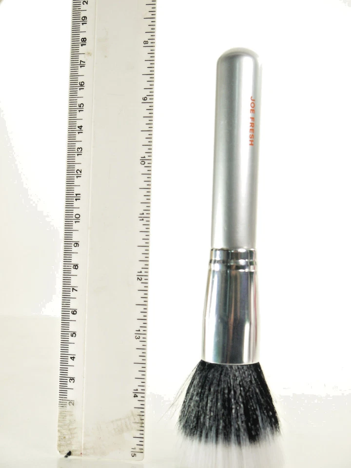 Joe Fresh bronzing powder brush - Image 2 of 2