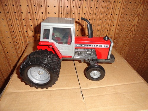 1/20 massey ferguson 690 toy tractor - Picture 1 of 5