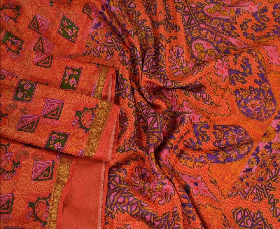 Sari de seda pura estampada roja de la India sánscriti vintage tela artesanal de 5 yardas Foto 3 de 4