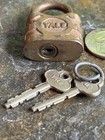Vintage Antique YALE & TOWNE Brass Mini Padlock With 2 Keys Excellent! — photo 3