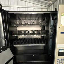 Seaga HY900 Snack & Drink Vending Machine 115V Bill Acceptor Keypad Entry