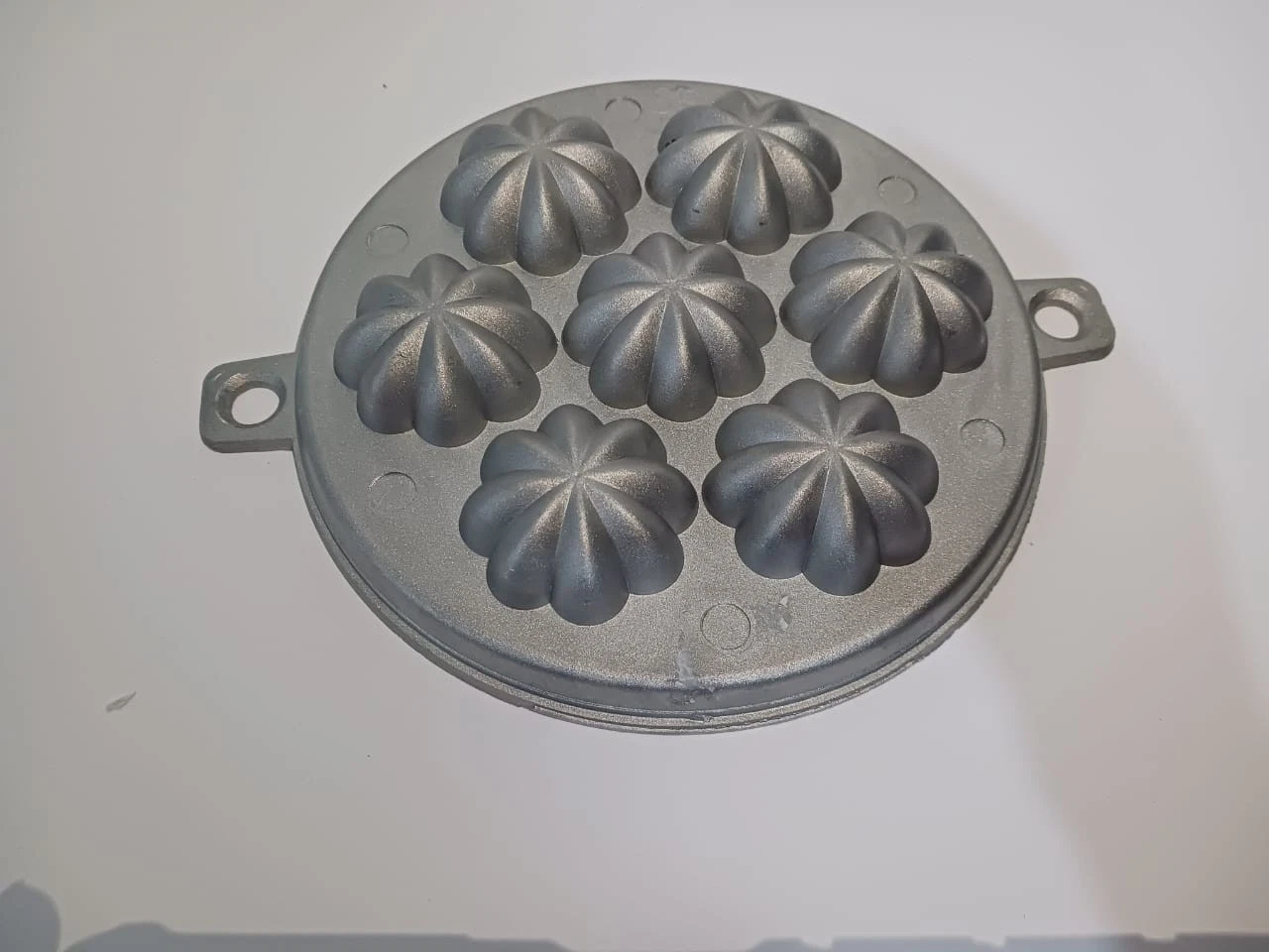Traditional Flower Cake Mold Pan – 7-Hole Aluminium Kuih Mould