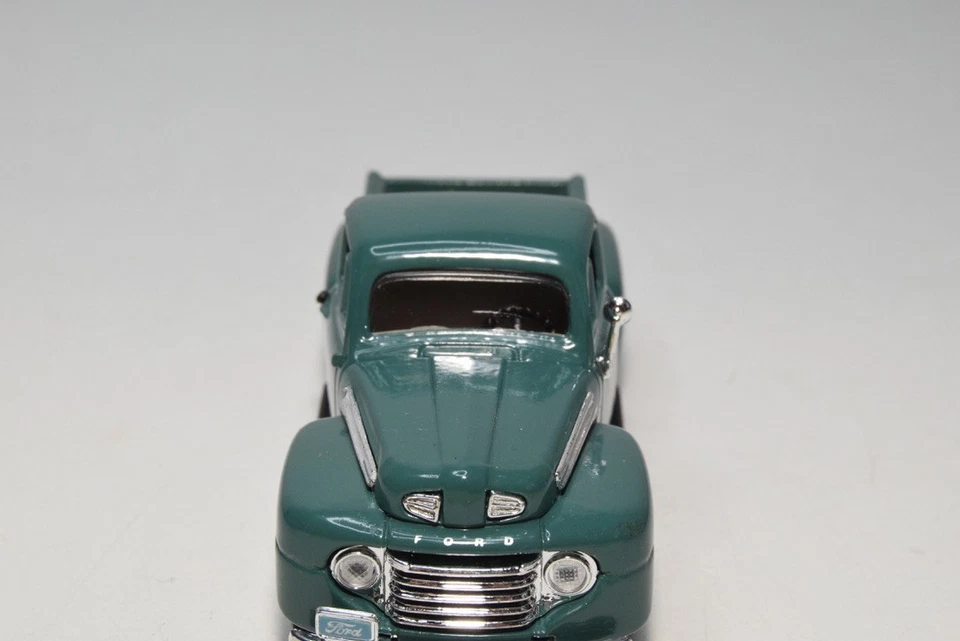 Camioneta pickup Ford F-1 F-100 firma carretera B69 1:43 verde como nueva. - Imagen 4 de 4