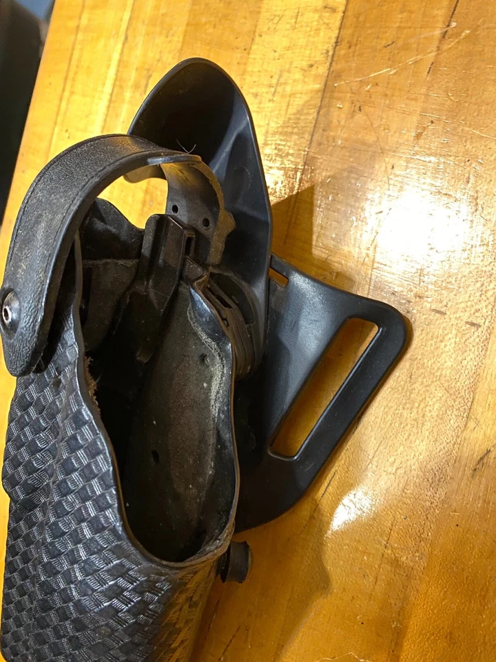 Glock 20 21 (17 19 22 23 45 37 47 49 ) Safariland 6360 Level III Holster LH - Image 4 of 4