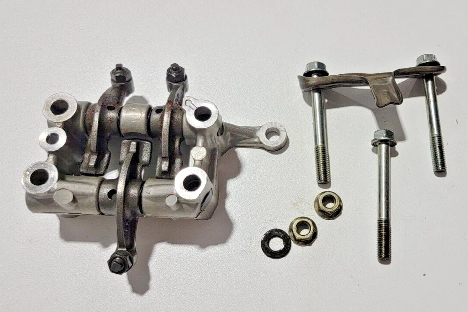 Brazo basculante y soporte de leva torre B 2001-2007 Honda VT750 Shadow Spirit 750 Deluxe Foto 3 de 4