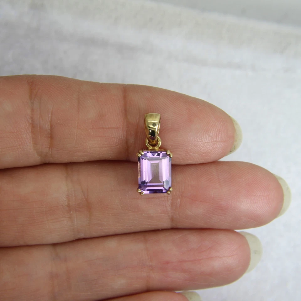 Colgante de amatista natural de oro de 9 quilates Foto 4 de 4