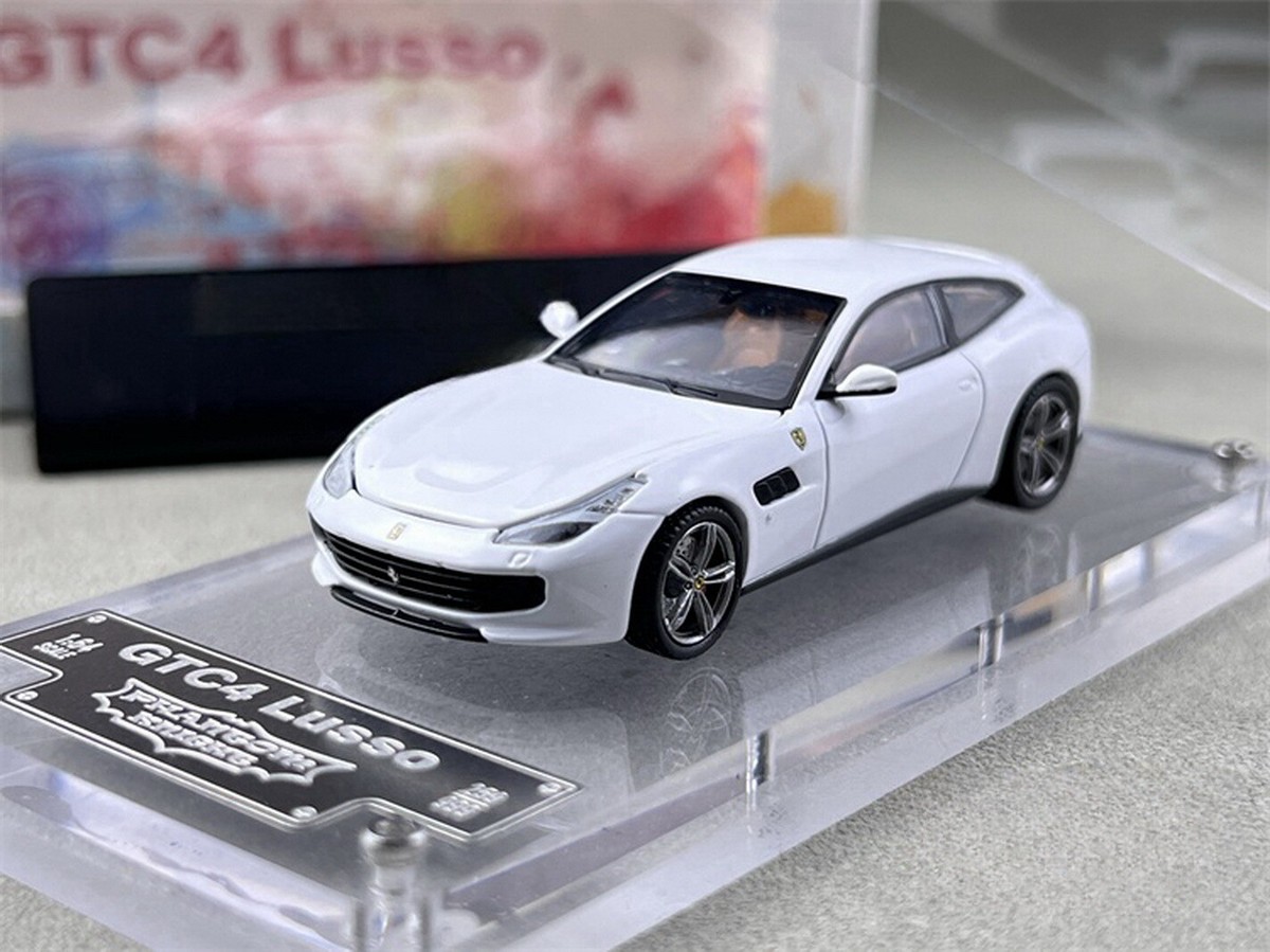 ミニカー Ferrari GTC4 Lusso PK 1/64 Scale Ferrari GTC4 Lusso White Diecast Car Model Toy