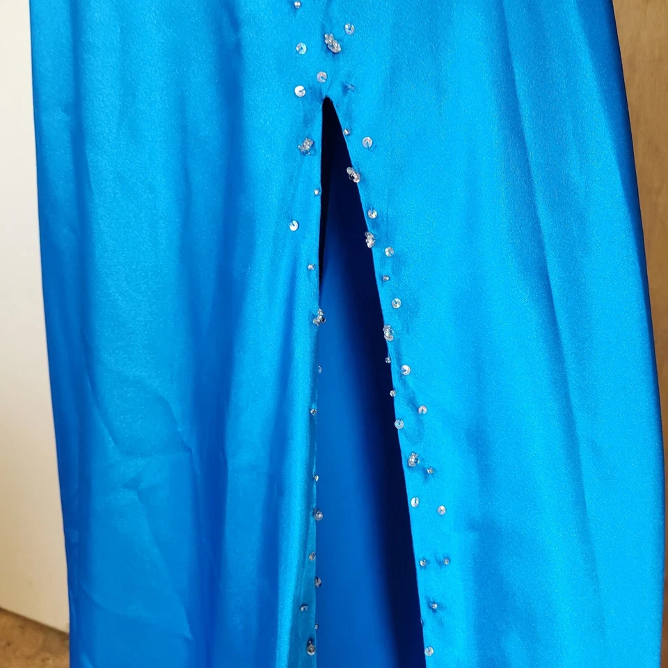 Vestido de graduación vintage Mori Lee de Madeline Gardner azul cuello halter con cuentas talla 7/8 Foto 4 de 4