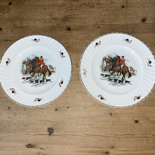 2 x Vintage Fox Hunting Scenes Dinner Plates dia 27 cm