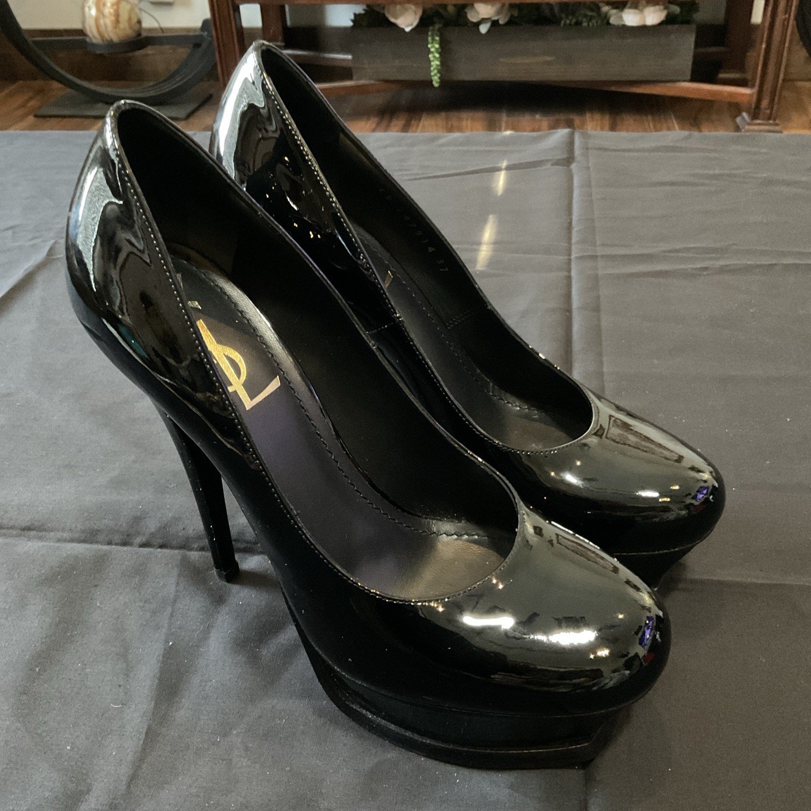 YSL Yves Saint Laurent Vitello Vernice Soft Nero Taglia 37