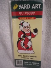 1998 YA30040 MRS CLAUSE WAVING Do It Yourself Yard Art Pattern 28"x 47"